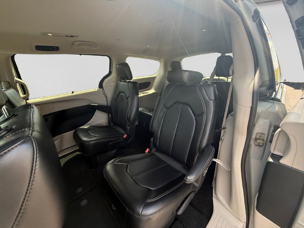 Used 2024 Chrysler Pacifica Touring-L FWD image 35