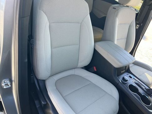 Used 2023 Chevrolet Traverse LS image 28