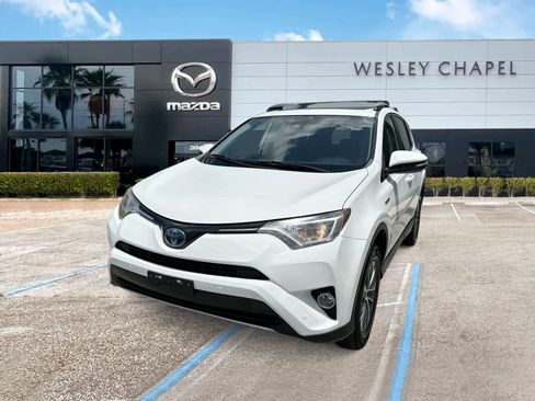 Used 2017 Toyota RAV4 XLE w/ Convenience Package AWD/4WD image 1