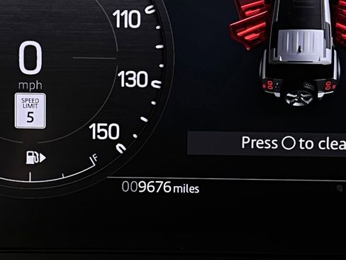 Used 2024 Land Rover Defender 110 X-Dynamic SE image 18