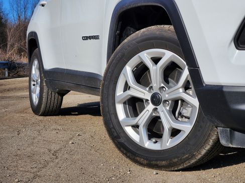 Used 2025 Jeep Compass Latitude image 18