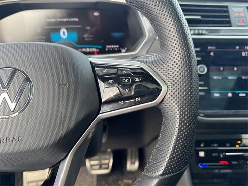 Used 2024 Volkswagen Tiguan SE R-Line image 17