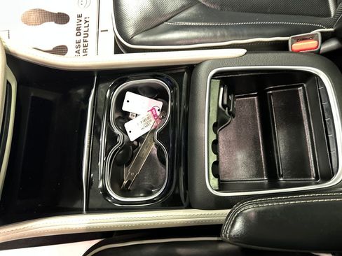 Used 2024 Chrysler Pacifica Limited image 21