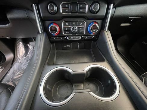 Used 2022 Chevrolet Suburban LT w/ Luxury Package image 15