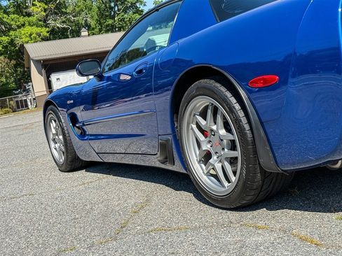 Used 2002 Chevrolet Corvette Z06 w/ Memory Pkg RWD image 18