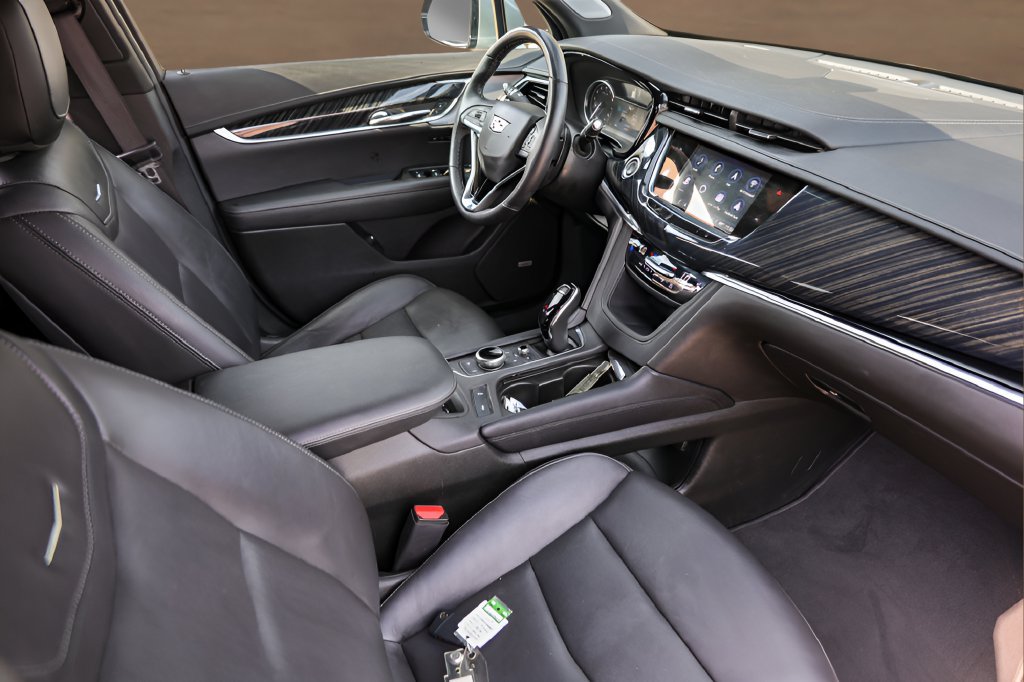 Certified 2025 Cadillac XT6 Premium Luxury FWD image 32