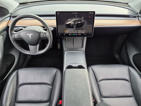Used 2024 Tesla Model Y Long Range AWD/4WD image 29