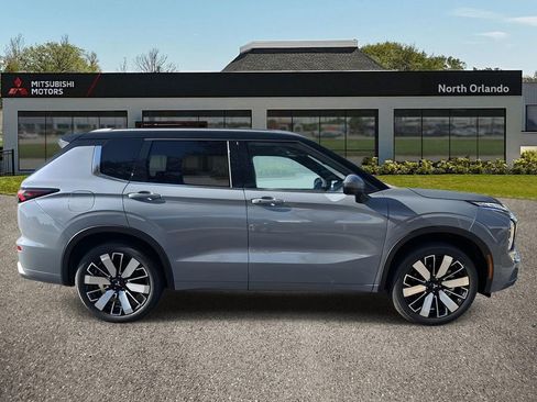 New 2025 Mitsubishi Outlander SEL image 3