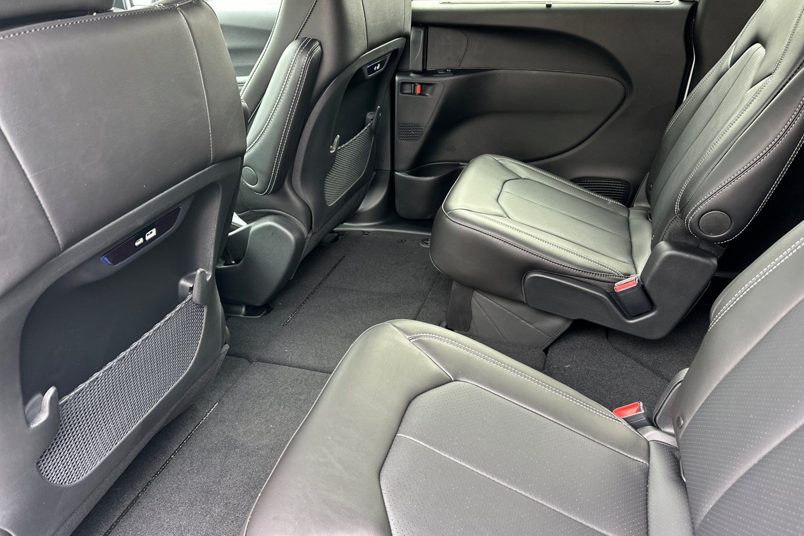 New 2026 Chrysler Pacifica Select FWD image 11