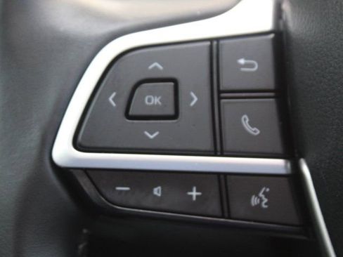 Used 2024 Toyota Highlander XLE image 18