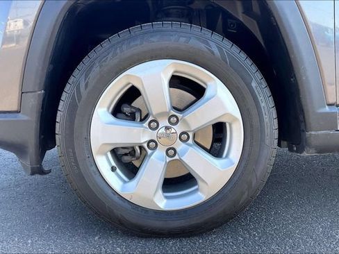 Used 2018 Jeep Compass Latitude w/ Popular Equipment Group AWD/4WD image 8