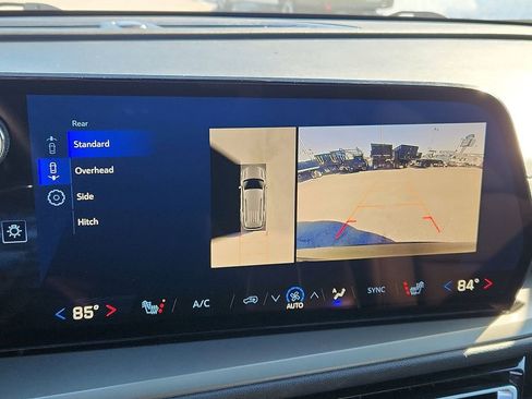 Used 2025 Chevrolet Traverse LT w/ Driver Confidence Package image 11