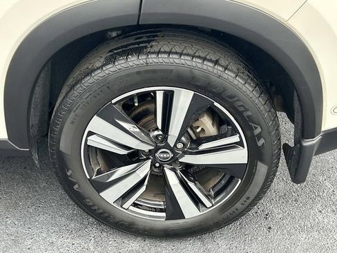 Used 2022 Nissan Rogue Platinum w/ Head-Up Display Package image 14