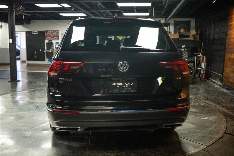 Used 2018 Volkswagen Tiguan SE w/ Panoramic Sunroof Package FWD image 6