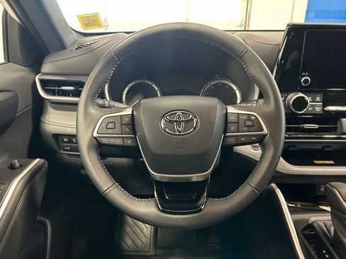 Used 2023 Toyota Highlander XSE AWD/4WD image 15