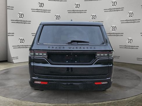 Used 2024 Jeep Grand Wagoneer L Series II w/ Quick Order Packagew 28T AWD/4WD image 4