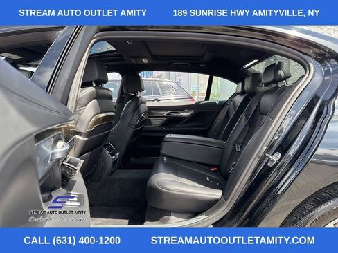 Used 2020 BMW 750i xDrive w/ M Sport Package image 39
