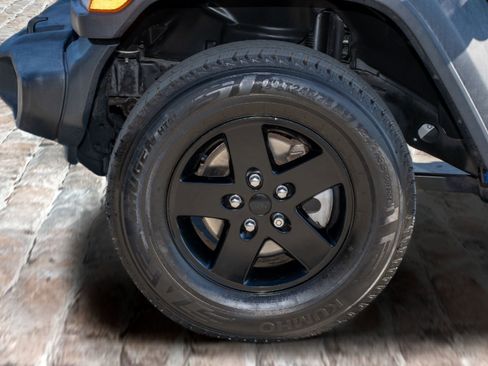 Used 2018 Jeep Wrangler Unlimited Sport image 37