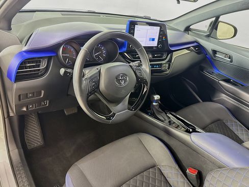 Used 2020 Toyota C-HR XLE image 8