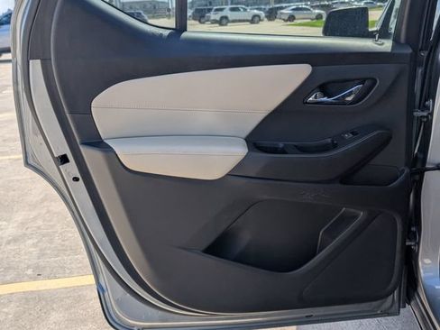 Used 2023 Chevrolet Traverse LS FWD image 22