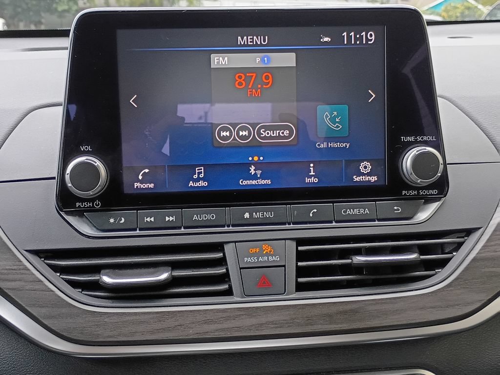 Used 2025 Nissan Altima 2.5 SV FWD image 22