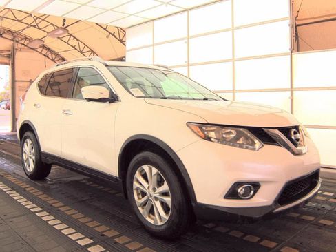 Used 2015 Nissan Rogue SV w/ SV Premium Package AWD/4WD image 3
