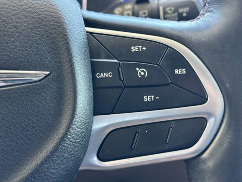 Used 2018 Chrysler Pacifica Touring-L Plus FWD image 29