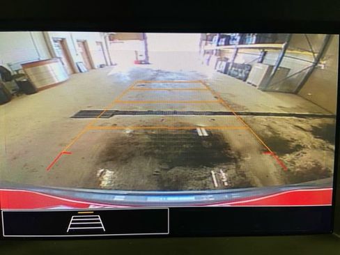 Used 2024 GMC Terrain SLE image 20