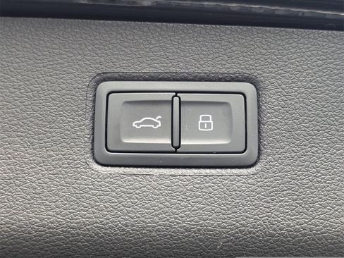 Used 2021 Bentley Bentayga V8 image 27