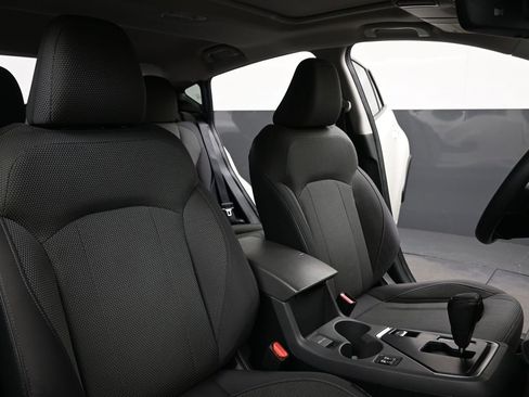 Used 2024 Subaru Crosstrek 2.0i Premium image 13