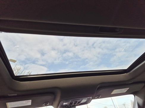 Used 2022 GMC Sierra 3500 Denali w/ Denali Ultimate Package image 18