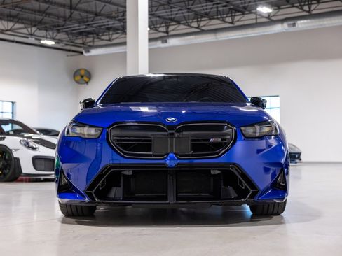 Used 2025 BMW M5 w/ Executive Package image 2