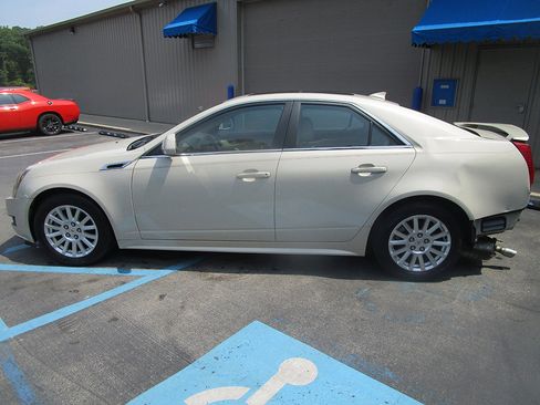 Used 2011 Cadillac CTS Luxury image 4