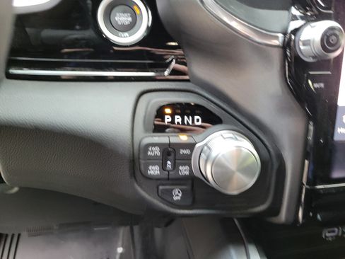 Used 2025 RAM 1500 Laramie AWD/4WD image 19