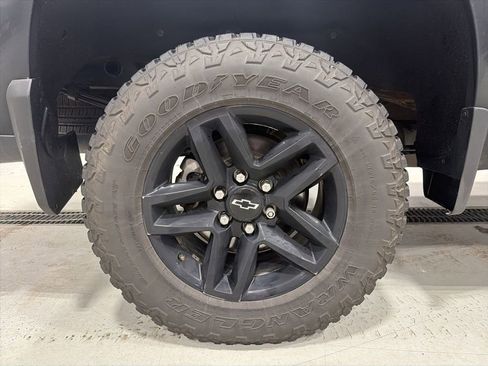 Used 2019 Chevrolet Silverado 1500 LT Trail Boss AWD/4WD image 18