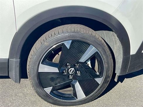 Used 2025 Nissan Kicks SR image 9