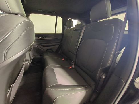 Used 2025 Jeep Grand Cherokee Laredo X w/ Luxury Tech Group I AWD/4WD image 16