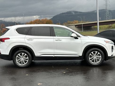Used 2019 Hyundai Santa Fe SE image 2