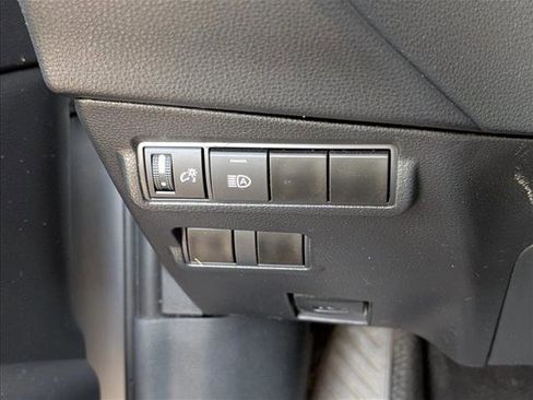 Used 2024 Toyota Corolla Cross LE image 25