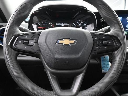 Used 2025 Chevrolet Trax LS FWD image 22