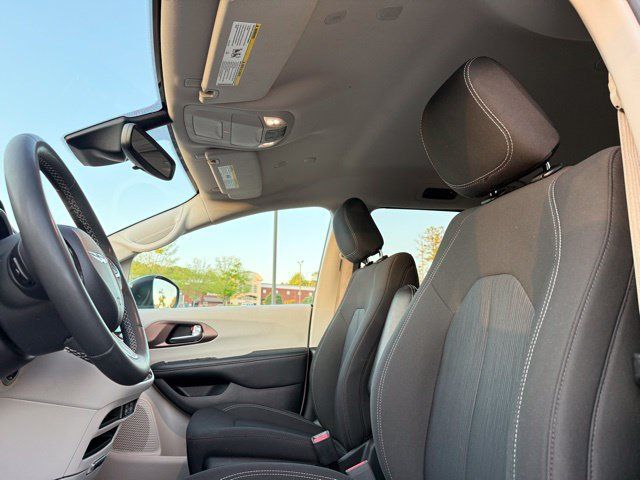 Used 2023 Chrysler Voyager LX FWD image 24