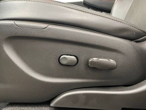 Certified 2022 Chevrolet Trax LT w/ LT Convenience Package image 6