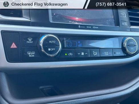 Used 2019 Toyota Highlander XLE AWD/4WD image 44