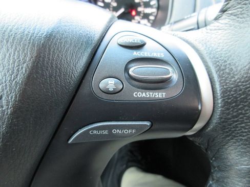 Used 2020 Nissan Pathfinder SV AWD/4WD image 25
