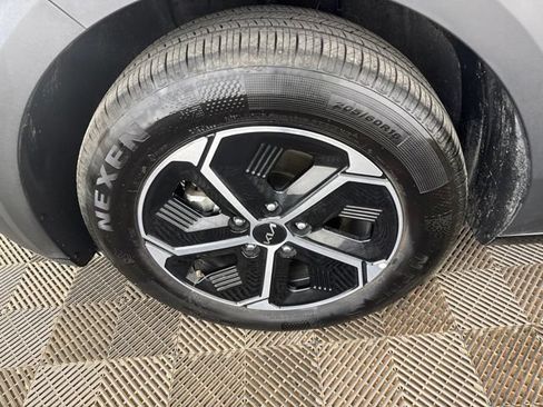 Certified 2025 Kia Niro EX FWD image 28