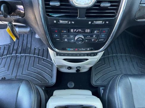 Used 2013 Chrysler Town & Country Touring-L w/ Entertainment Group #2 image 16