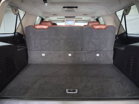 Used 2019 Cadillac Escalade ESV Luxury image 16