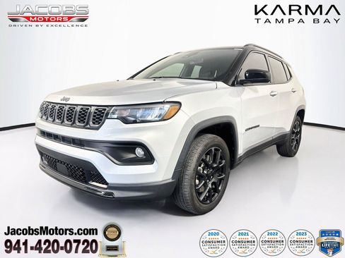 Used 2024 Jeep Compass Latitude w/ Convenience Group AWD/4WD image 1