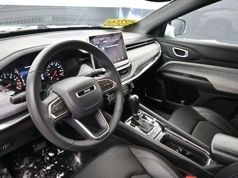 Used 2024 Jeep Compass Latitude image 21