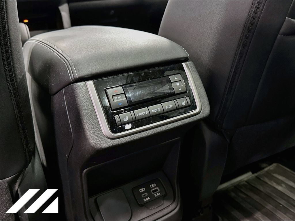 Used 2025 Subaru Ascent Limited w/ Popular Package #2 AWD/4WD image 28
